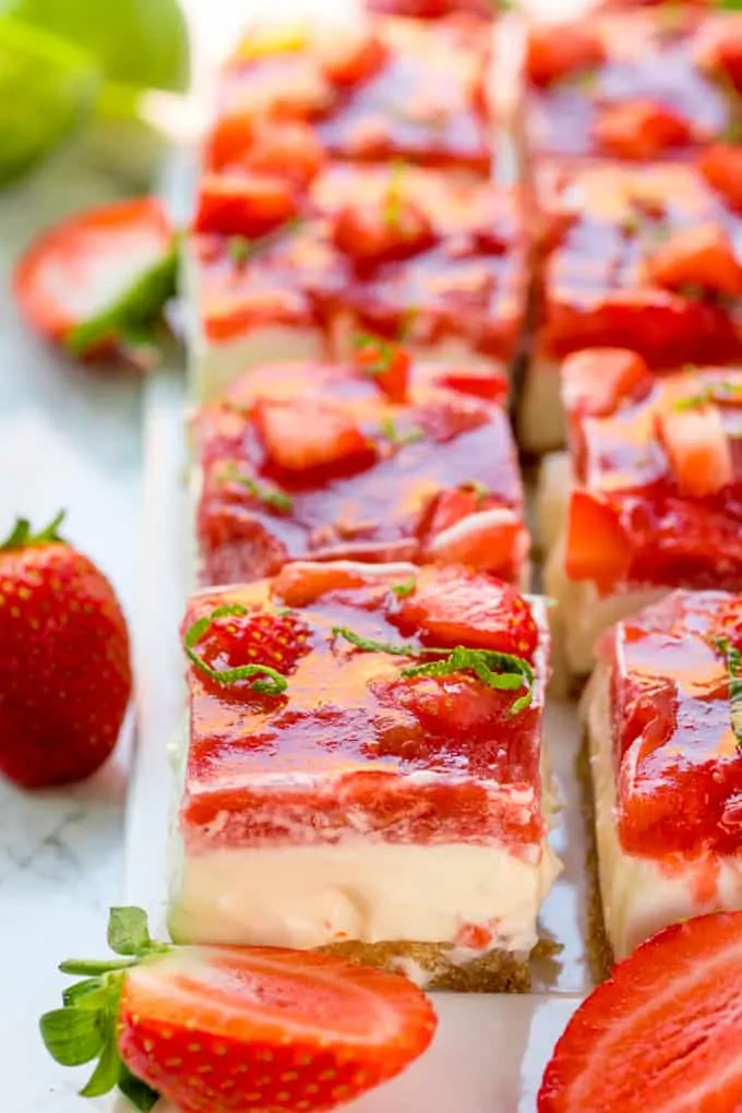 Strawberry and Rhubarb Cheesecake Bars