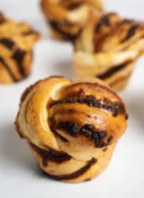 A group of gochujang cheddar mini babkas.